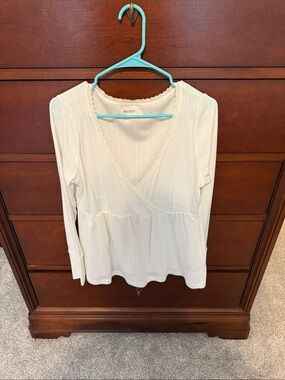 Hollister Cream Ribbed V-Neck Long Sleeve Top with Lace Trim